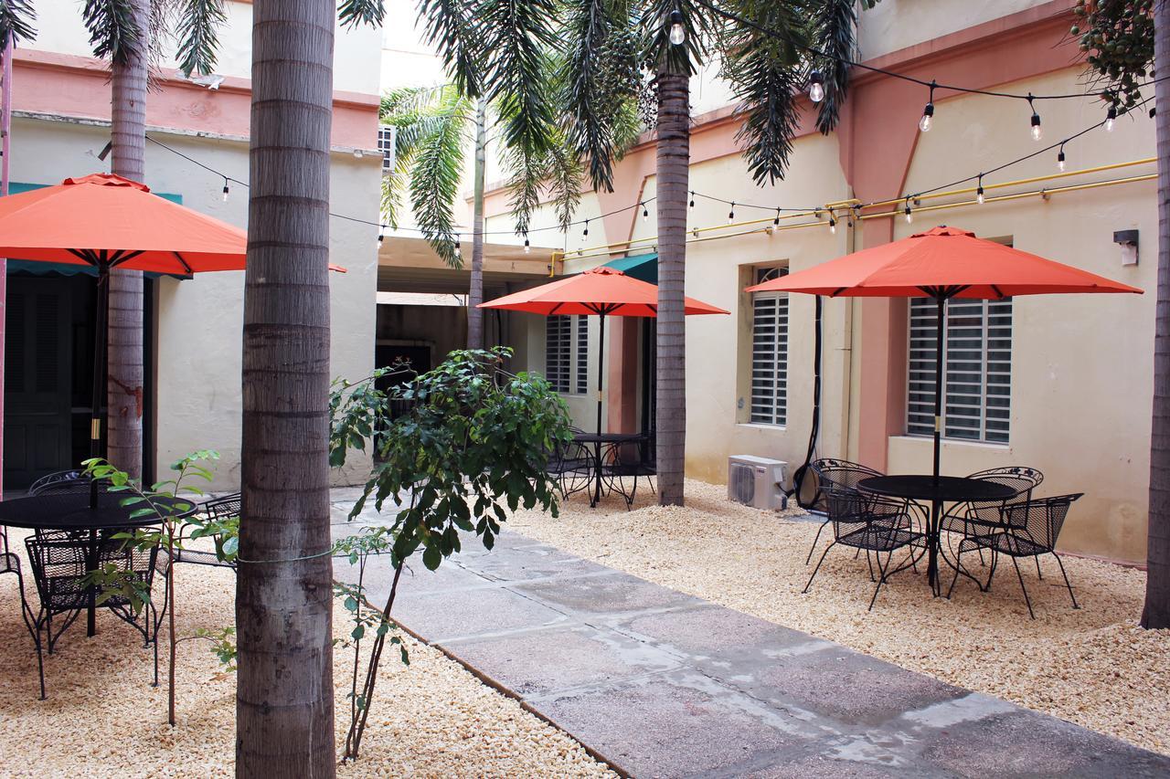 Gladiolas 1208 Ponce Exterior foto